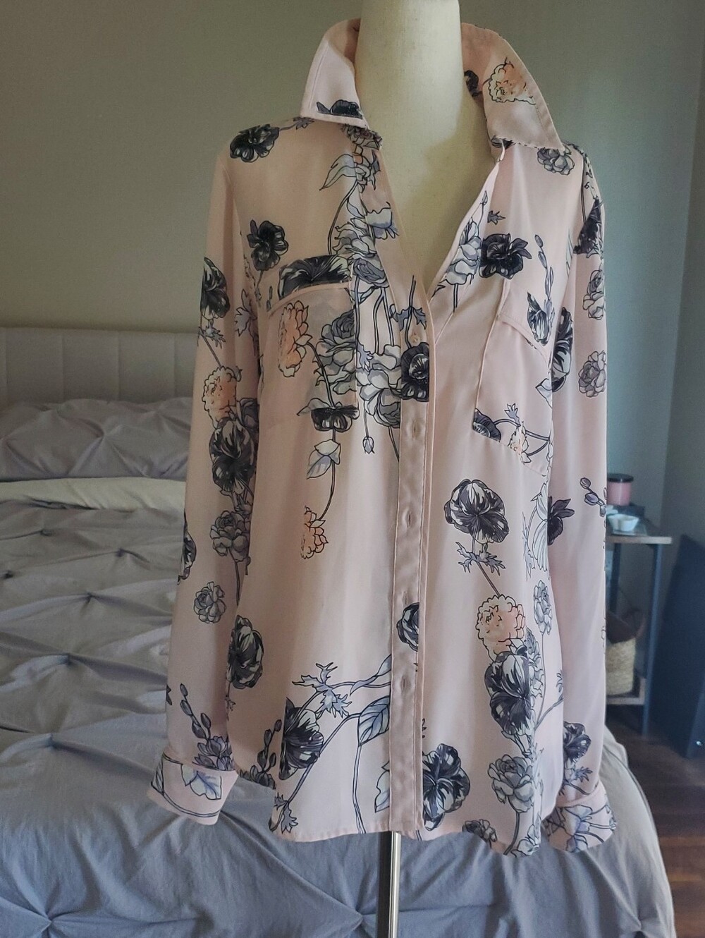 Pink Floral Button-Up Blouse Size M